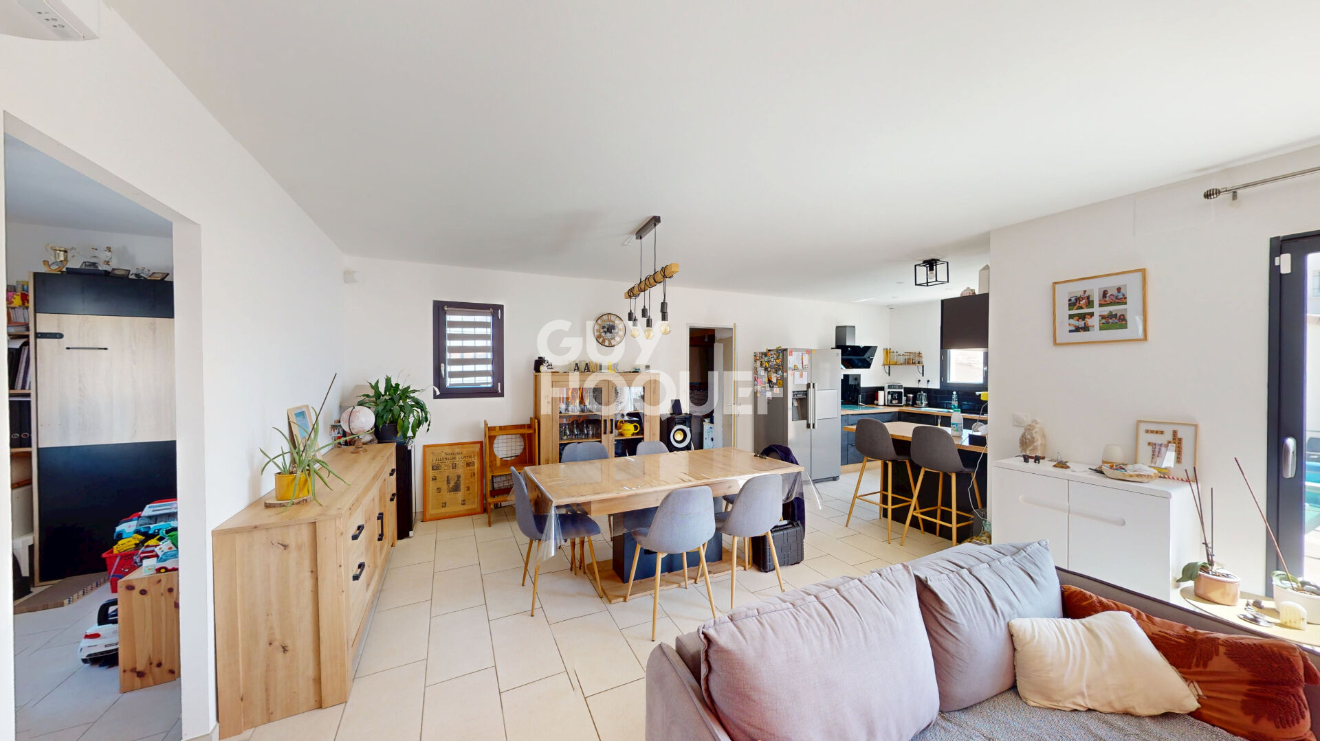 Maison de 2022 de 6 pièces de 123 m² à vendre à Laudun-l'Ardoise avec piscine et garage