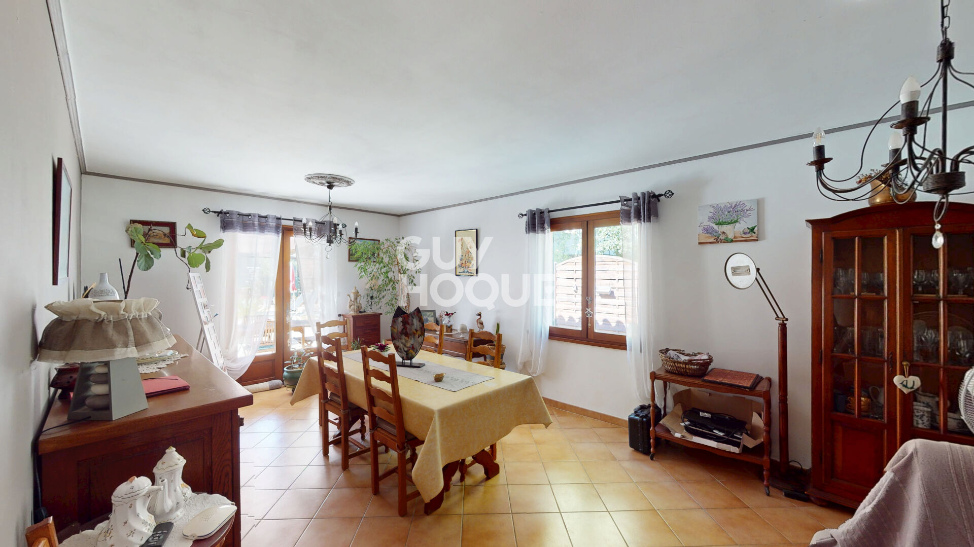 Maison 4 pièces à vendre à Connaux avec piscine et grands garages