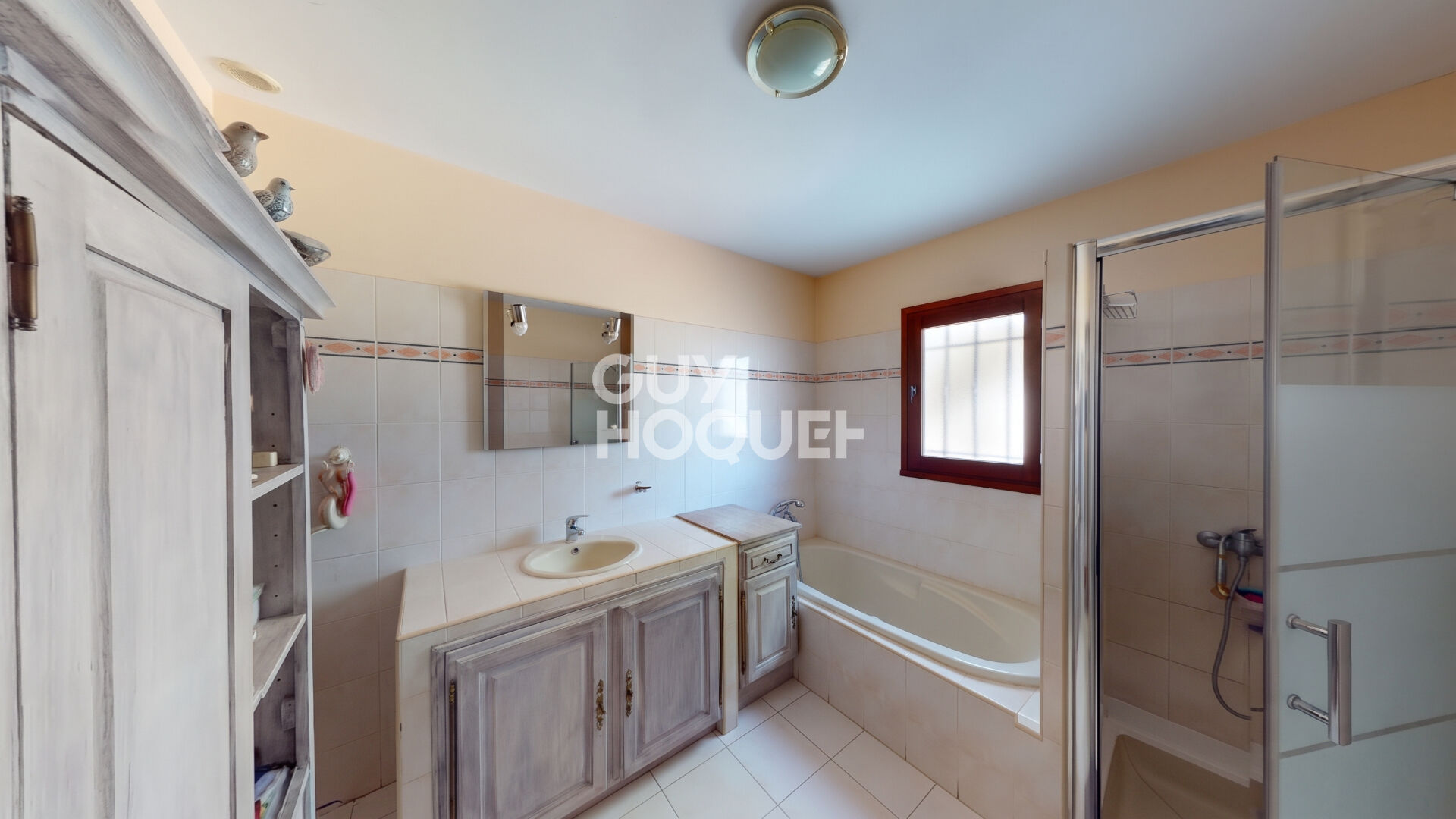 Maison 4 pièces à vendre à Connaux avec piscine et grands garages