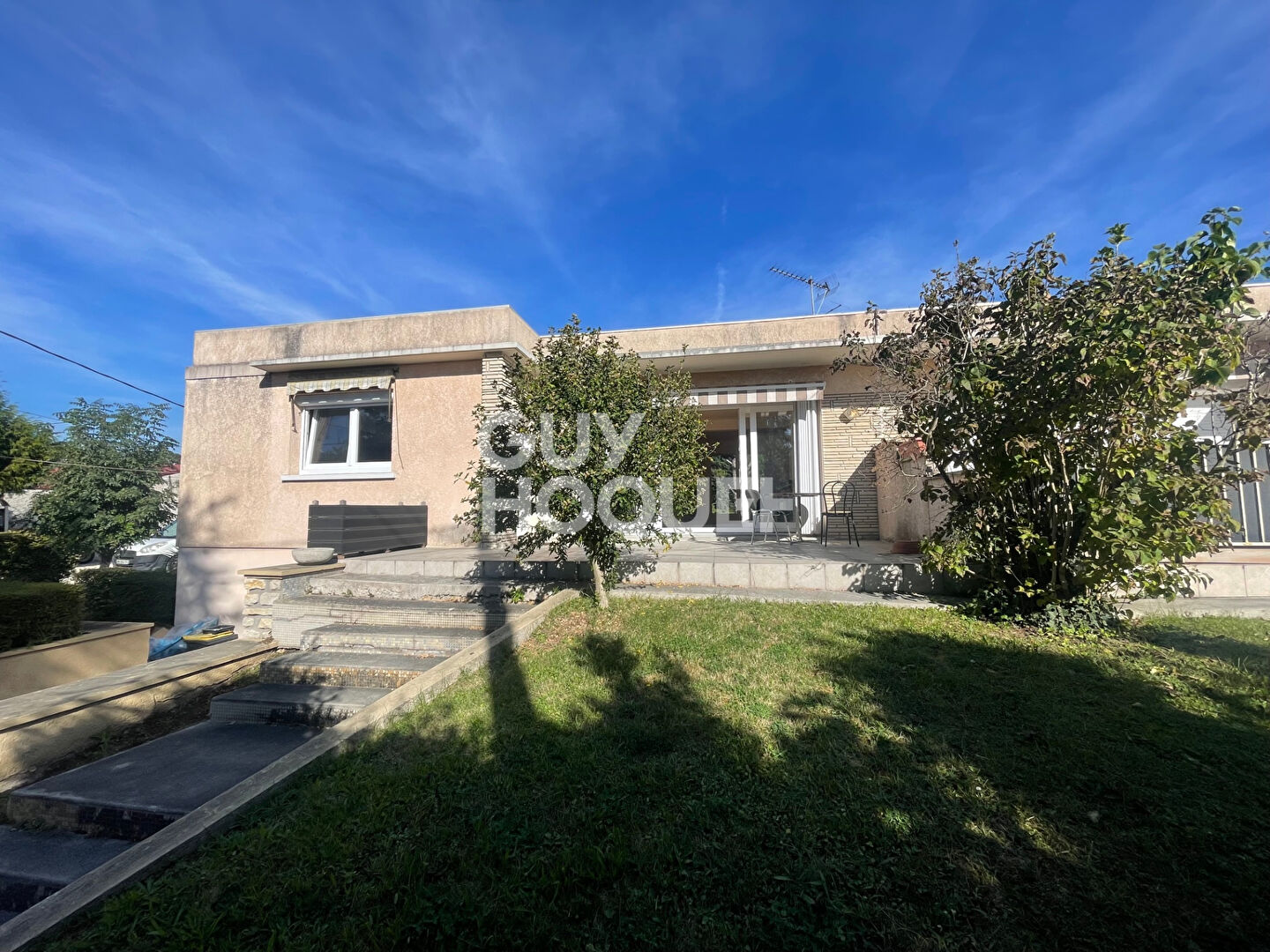 GRANDE MAISON A LOUER AU PLESSIS TREVISE