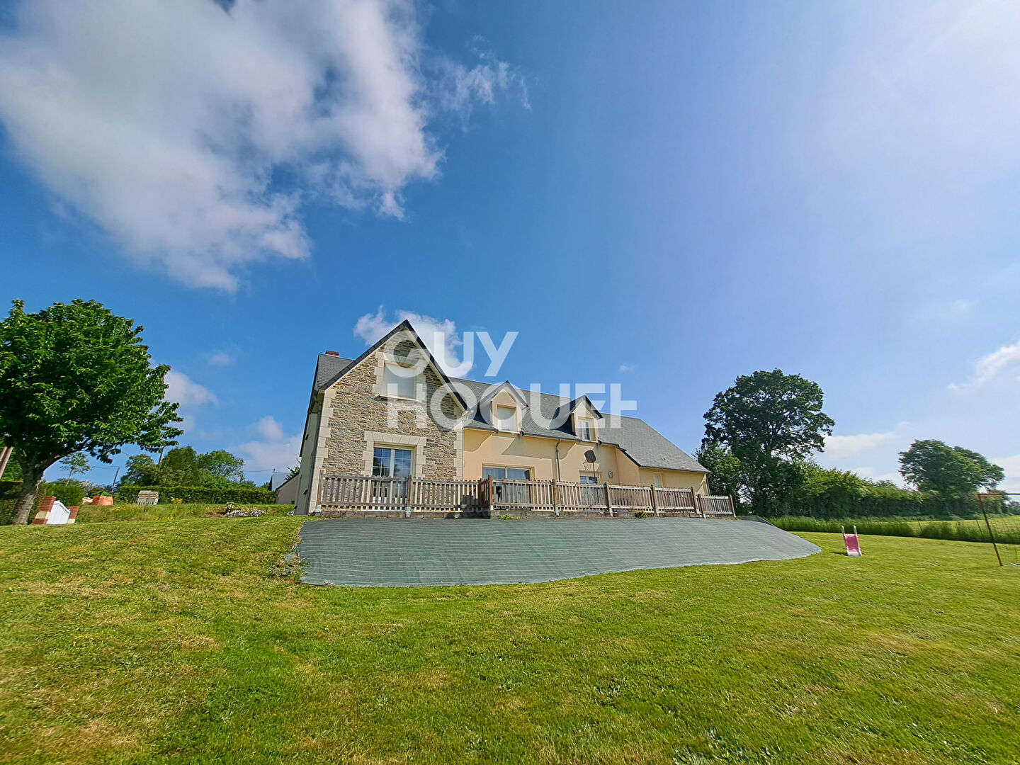 VENTE d'un pavillon T5 (167 m²) à SOULEUVRE EN BOCAGE