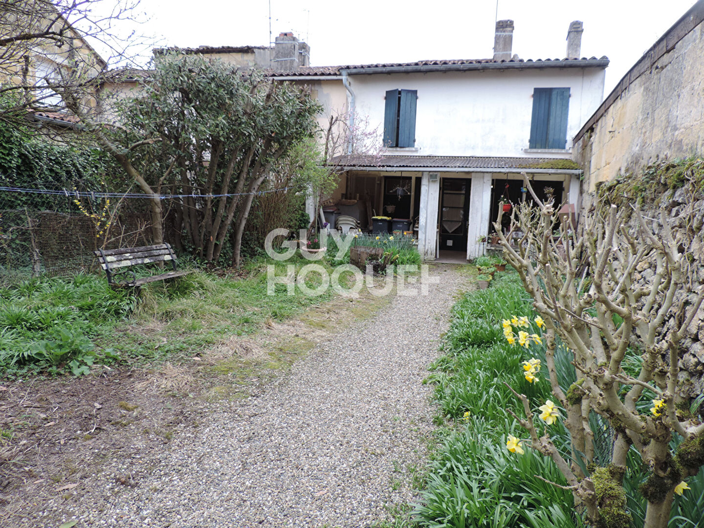 Proche LANGOIRAN Maison avec travaux