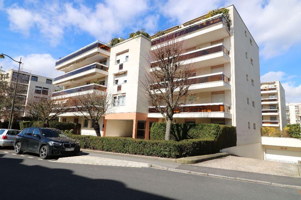À vendre, appartement 5 pièces d'environ 108,41 m² au CHESNAY (78150).