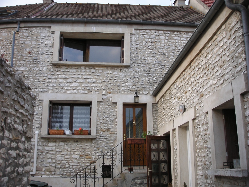 VILLAGE RECHERCHE 10 MN de MANTES