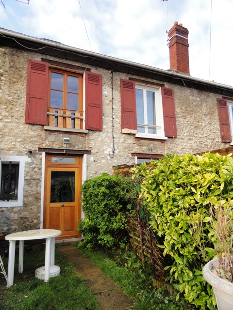 AULNAY SUR MAULDRE - MAISON