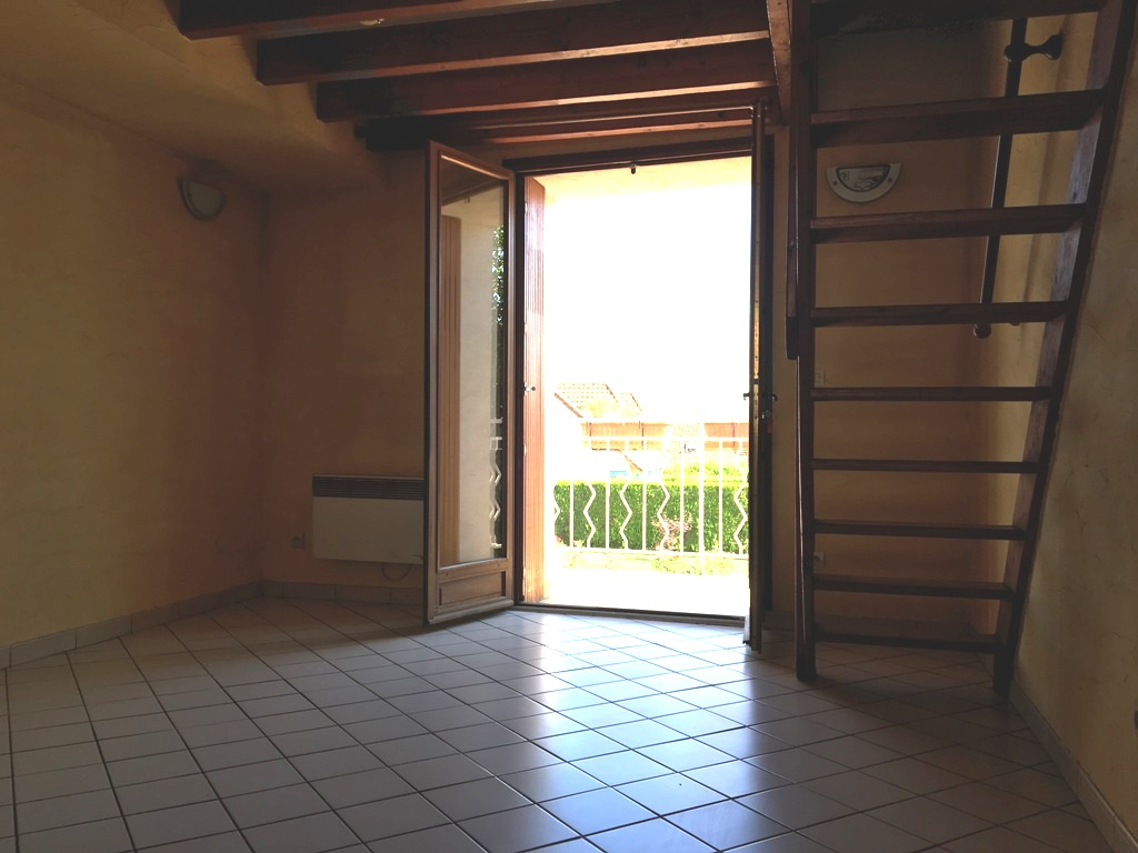 MEZIERES SUR SEINE Appt 2 Pièces