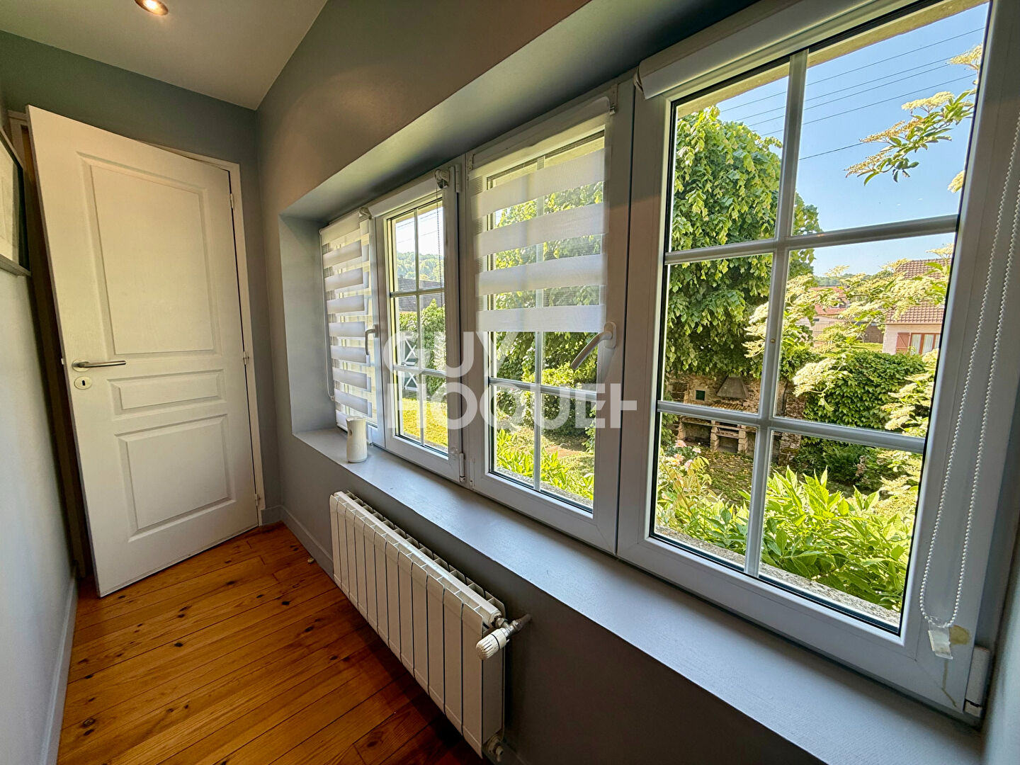 Longère rénovée de 245 m² à Mézières-sur-Seine - Garage & Dépendance