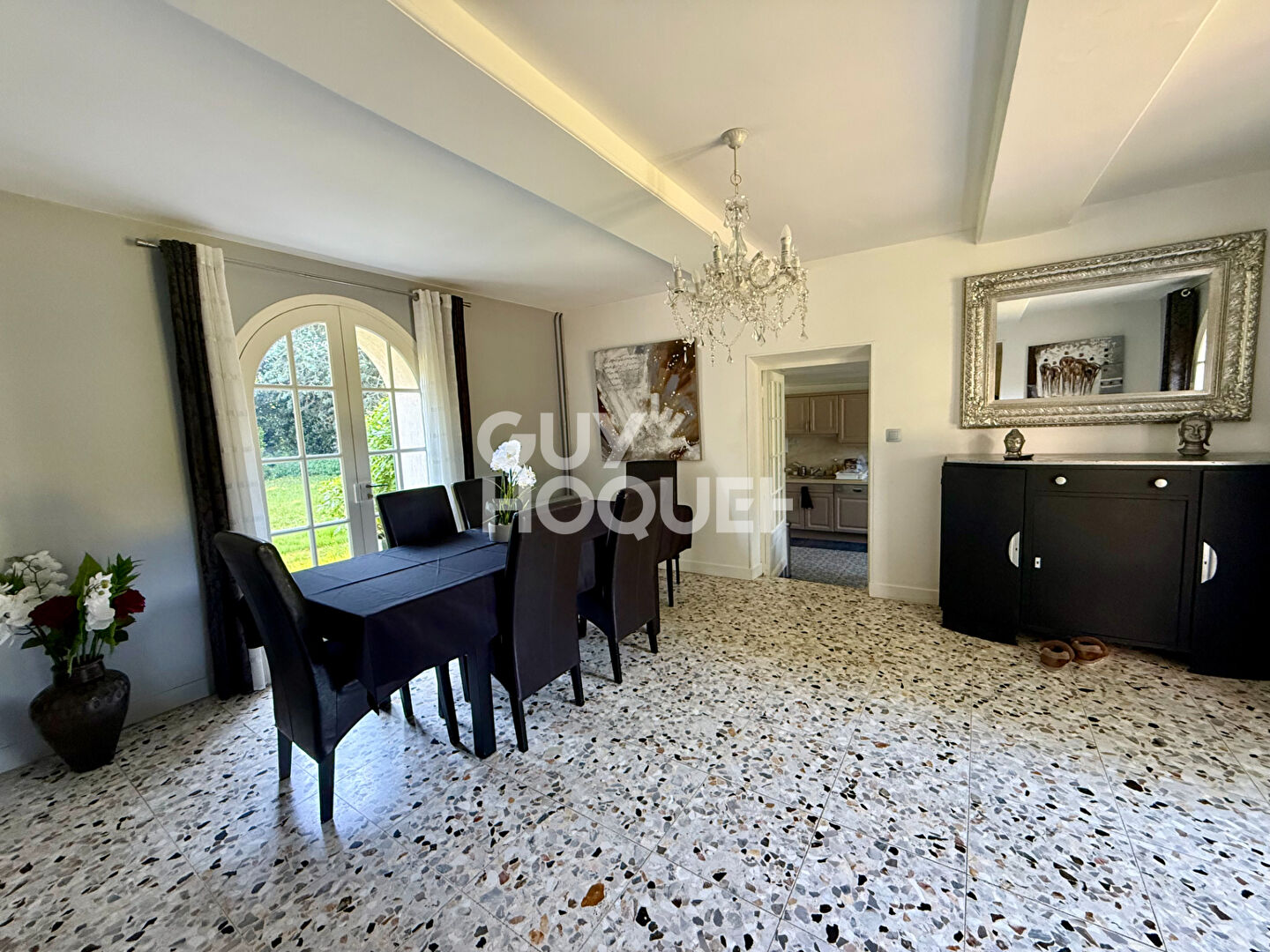 Longère rénovée de 245 m² à Mézières-sur-Seine - Garage & Dépendance