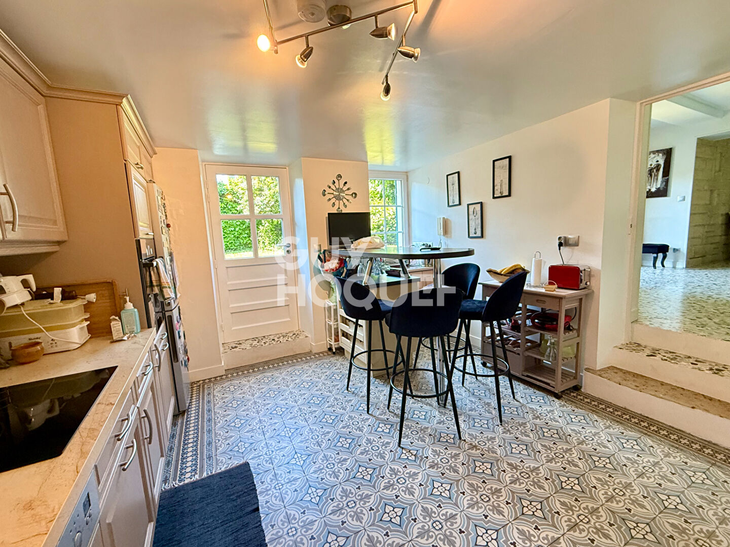 Longère rénovée de 245 m² à Mézières-sur-Seine - Garage & Dépendance