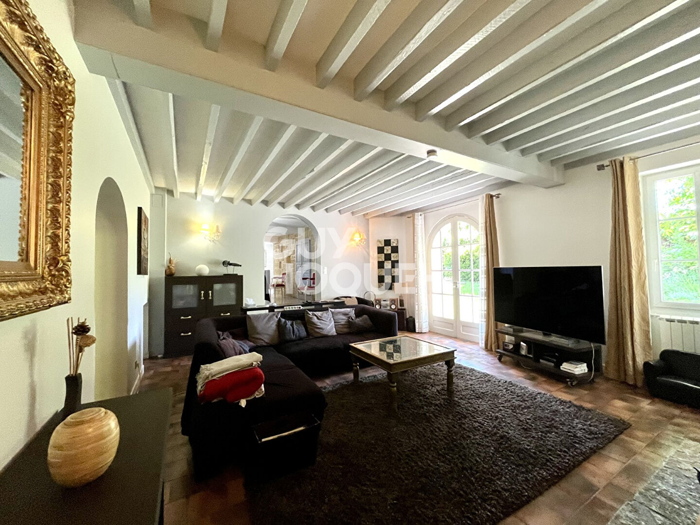 Longère rénovée de 245 m² à Mézières-sur-Seine - Garage & Dépendance