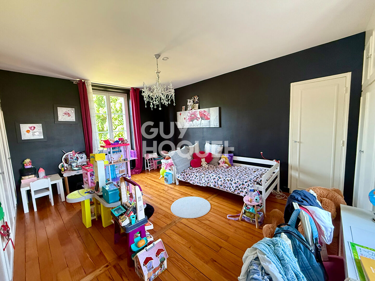 Longère rénovée de 245 m² à Mézières-sur-Seine - Garage & Dépendance