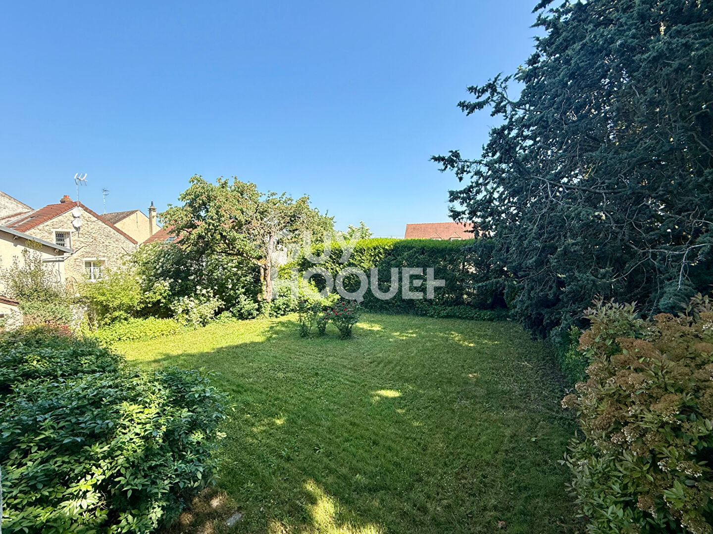 Longère rénovée de 245 m² à Mézières-sur-Seine - Garage & Dépendance