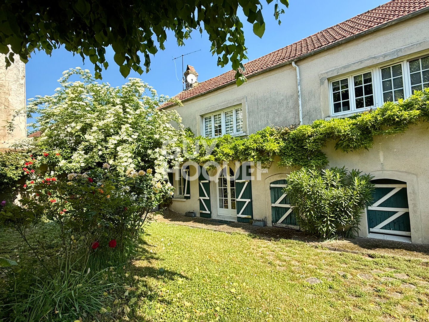 Longère rénovée de 245 m² à Mézières-sur-Seine - Garage & Dépendance