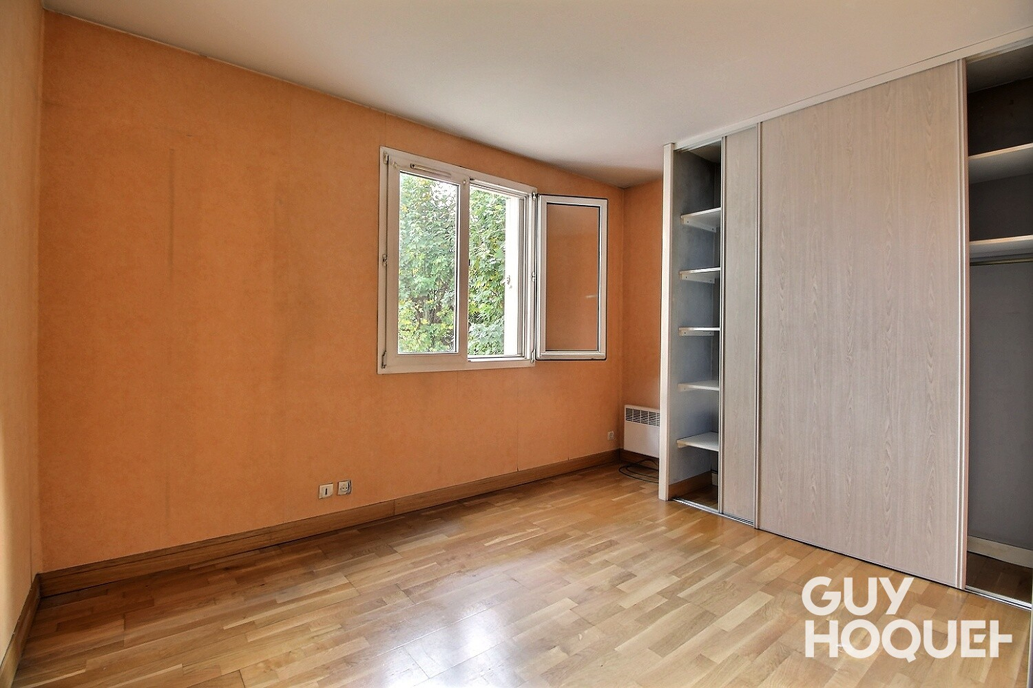 Appartement 2 pièces de 46 m² avec balcon et box - Viry-Châtillon (91170).