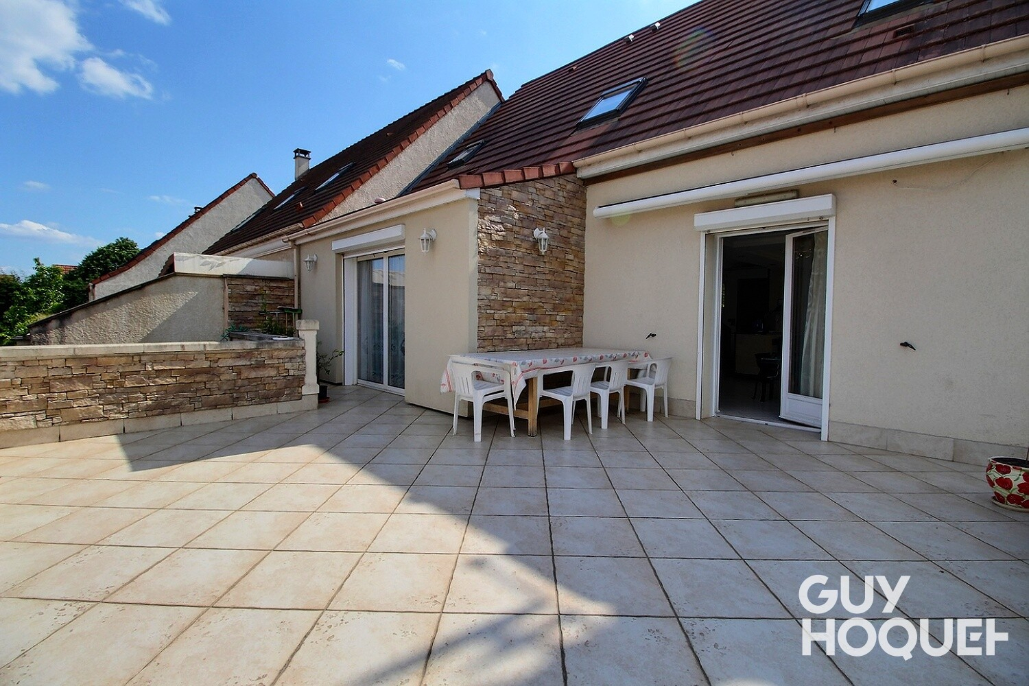 Maison 6 pièces de 110 m² avec studio indépendant à Grigny Village