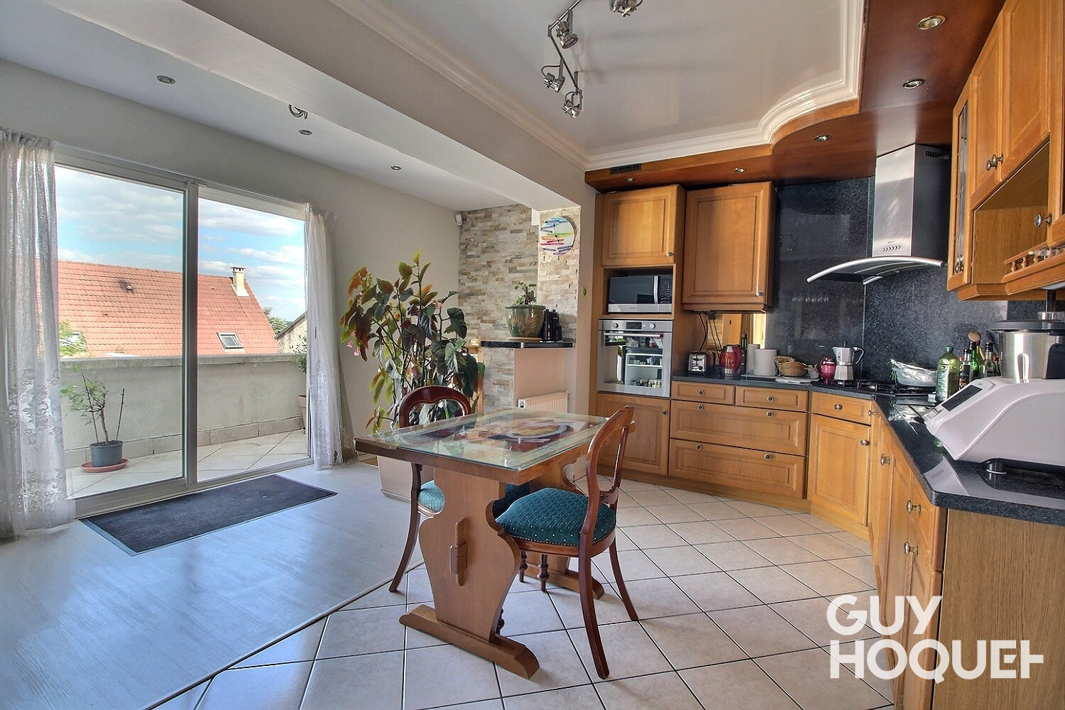 Maison 6 pièces de 110 m² avec studio indépendant à Grigny Village