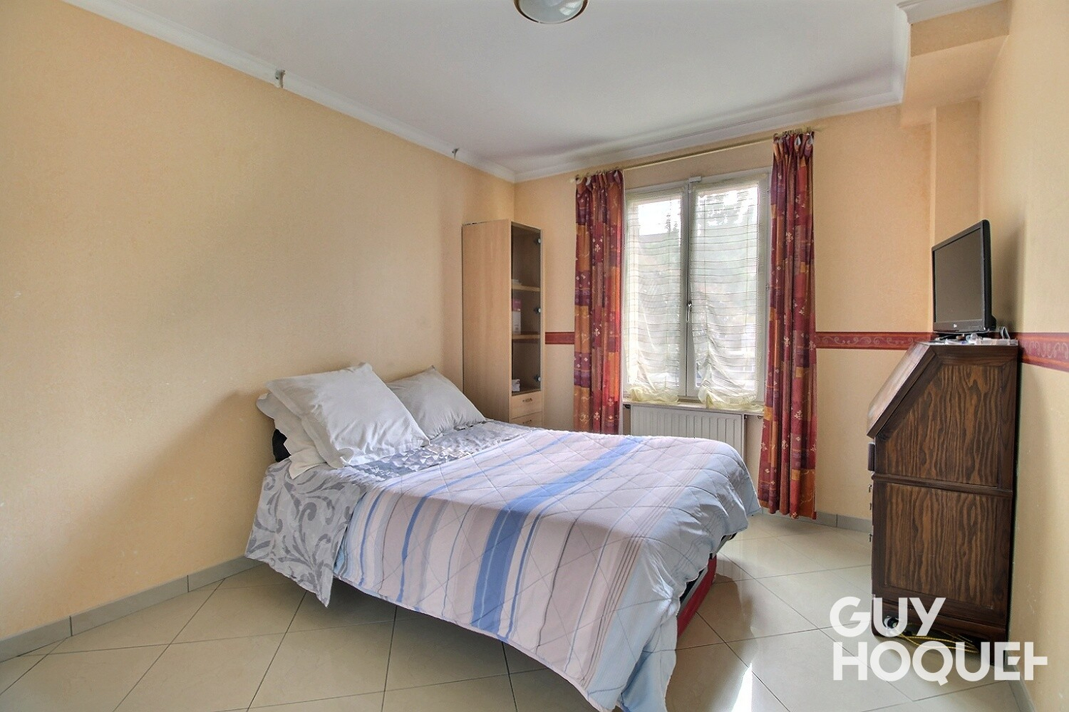 Maison 6 pièces de 110 m² avec studio indépendant à Grigny Village