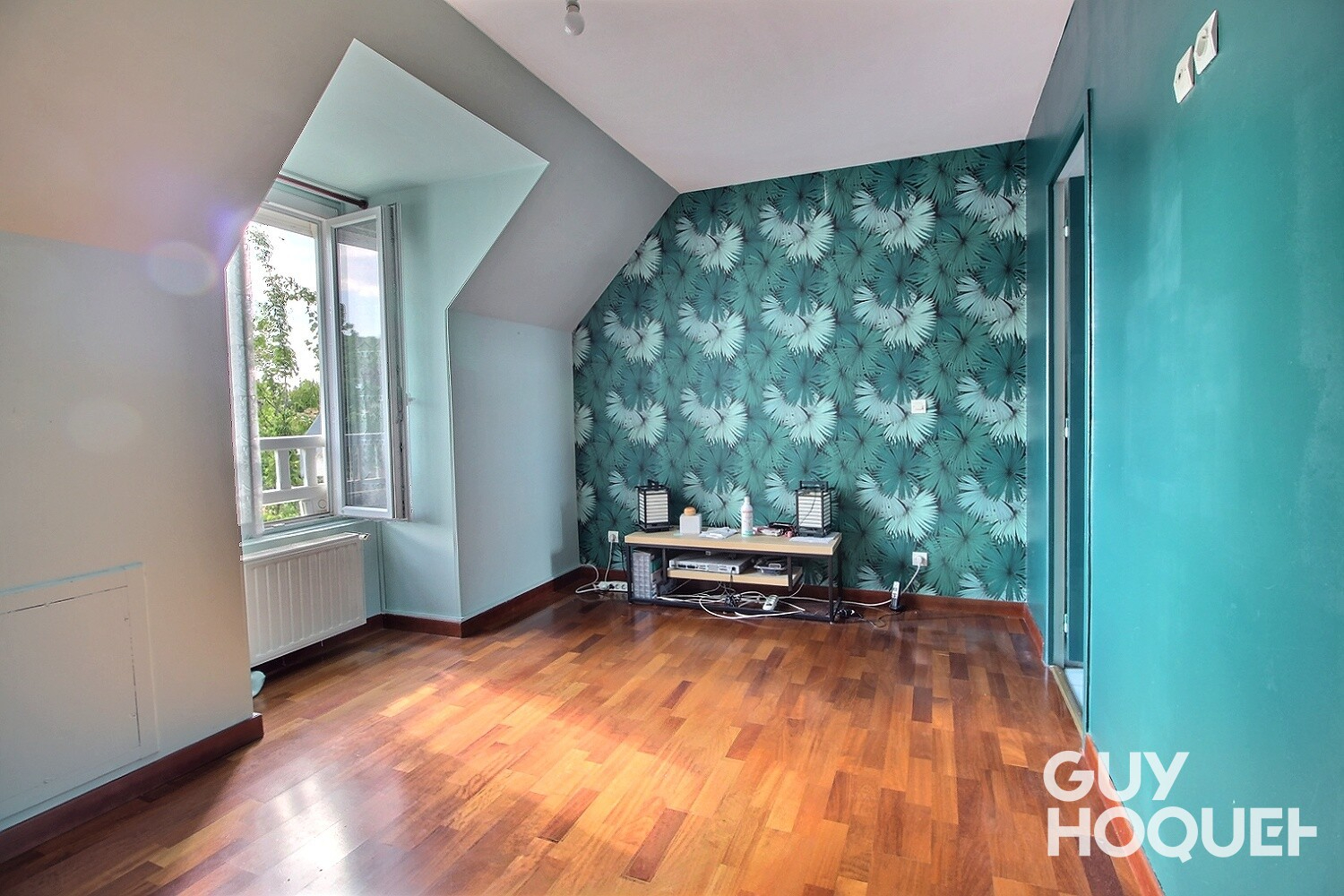 Maison 6 pièces de 110 m² avec studio indépendant à Grigny Village