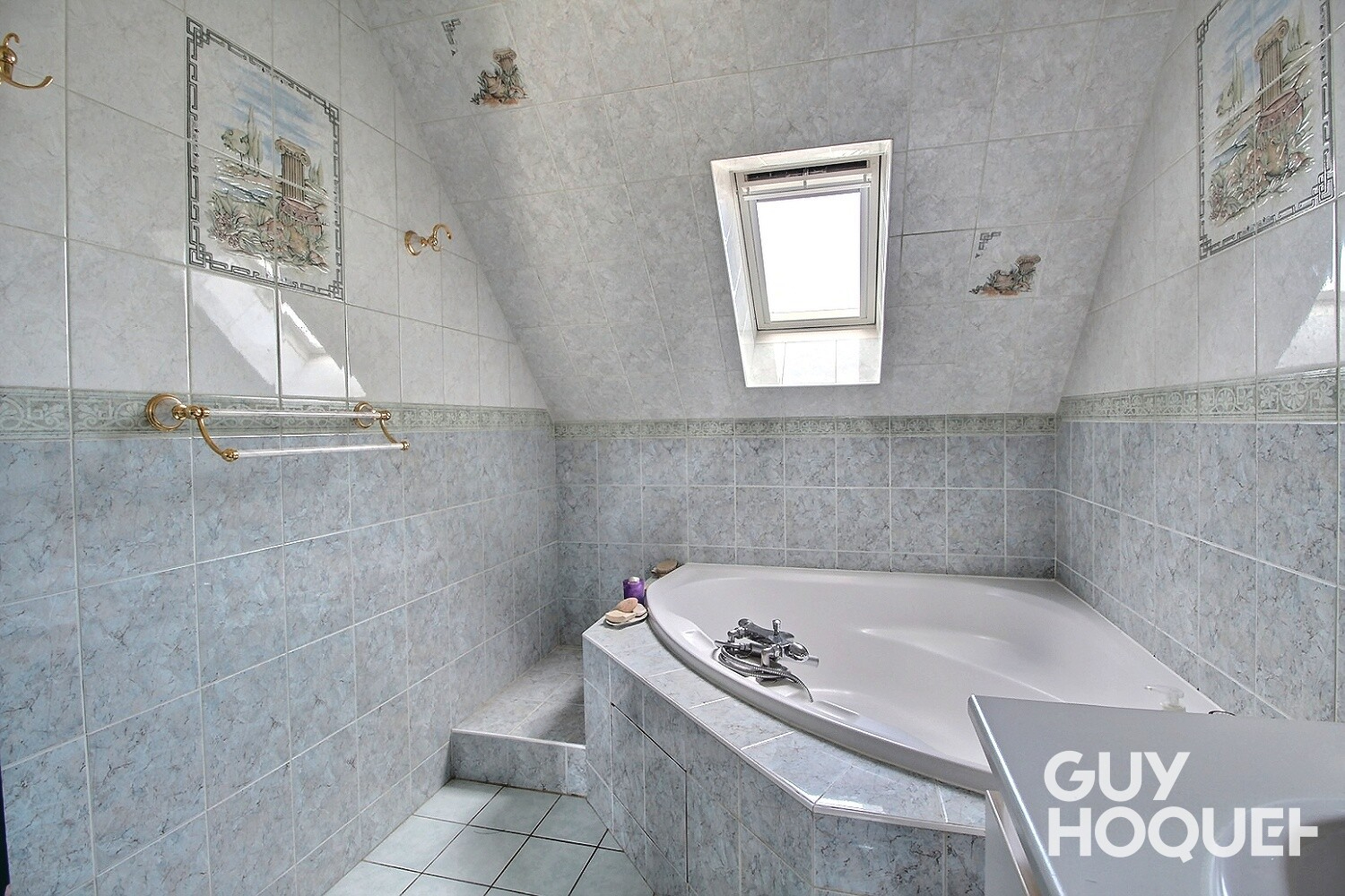 Maison 6 pièces de 110 m² avec studio indépendant à Grigny Village