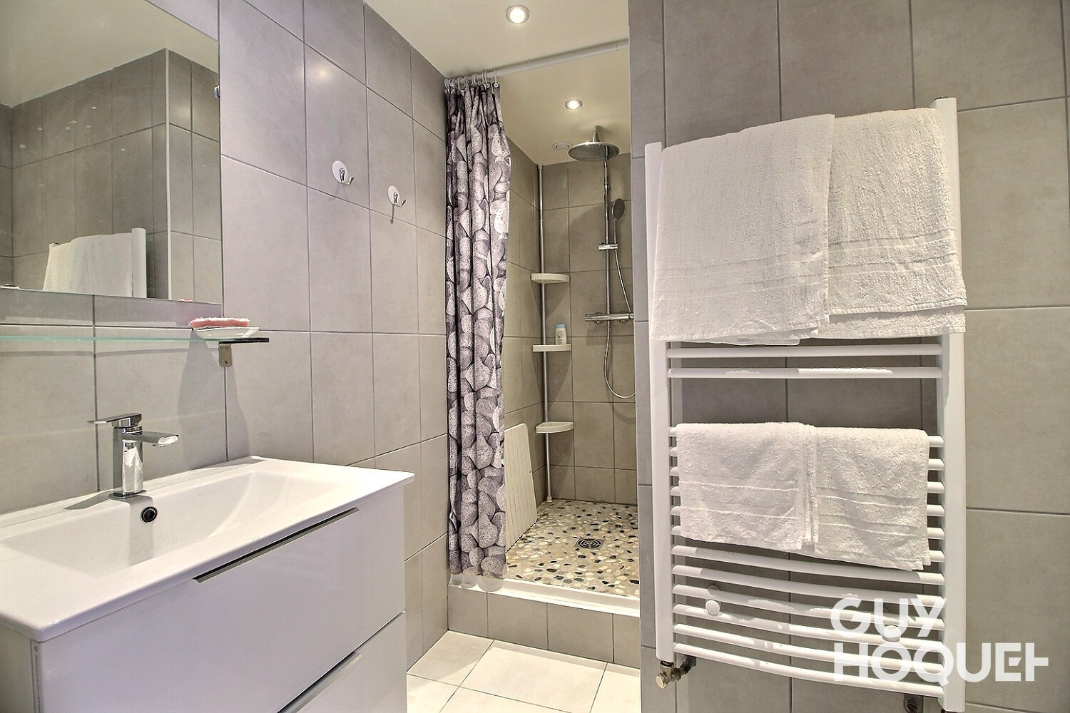 Maison 6 pièces de 110 m² avec studio indépendant à Grigny Village