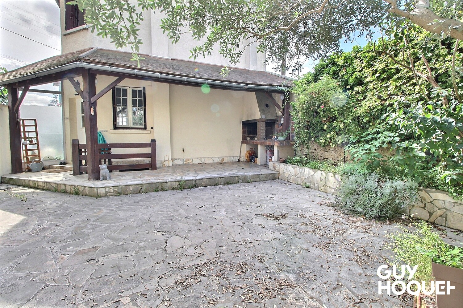 Jolie maison avec cour intérieure et garage . Proche gare de Juvisy