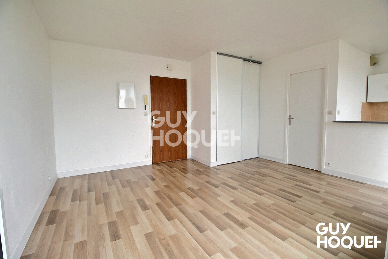 STUDIO AVEC GRAND BALCON