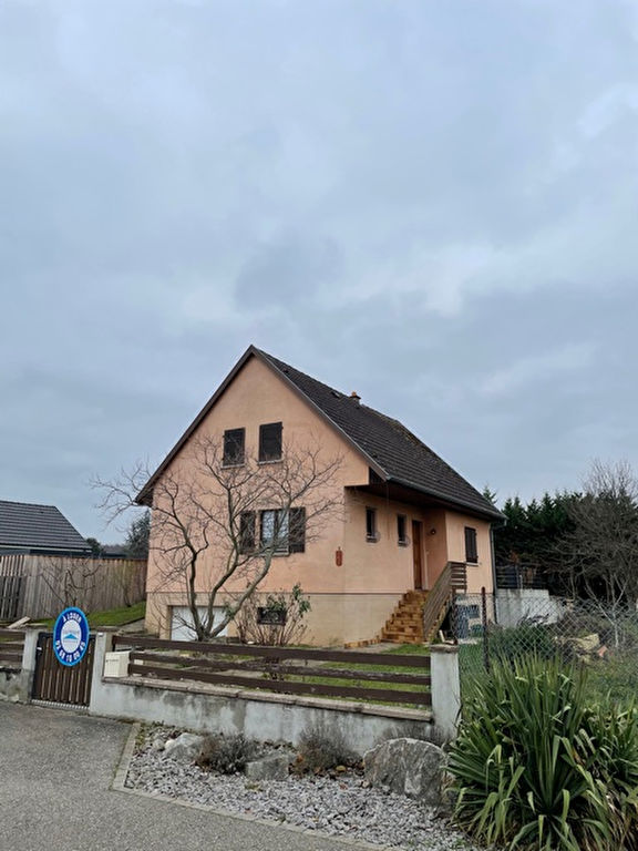 Maison 5 pièces de 113.8 m² à louer à ISSENHEIM (68500).
