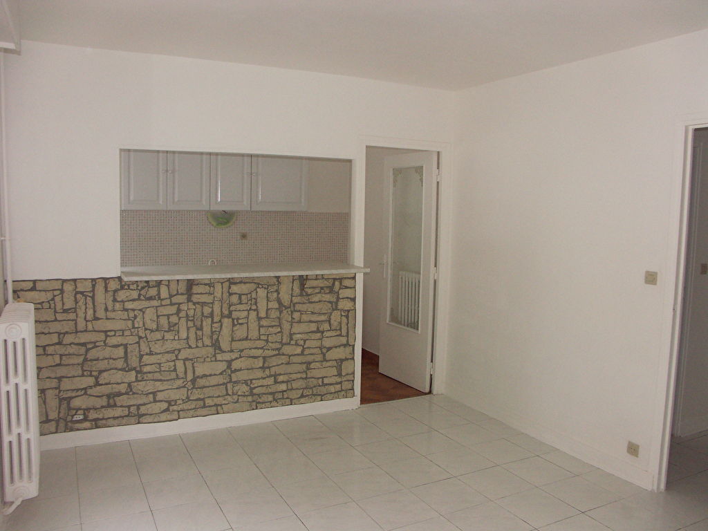 F1 dans résidence verdoyante au calme