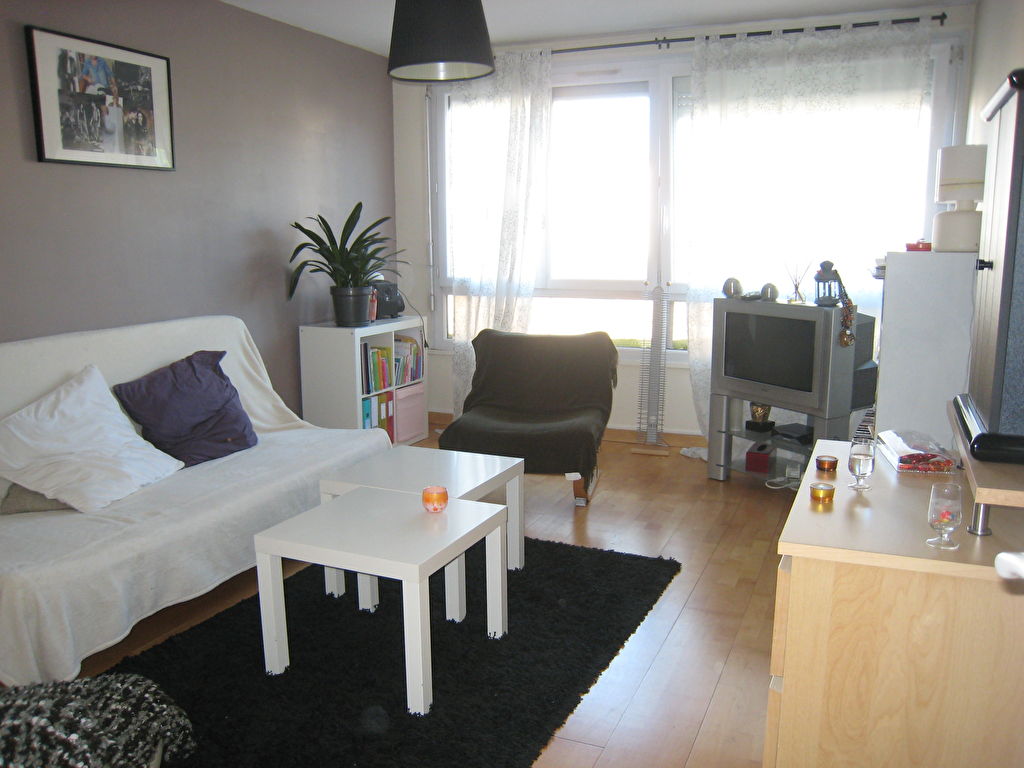 studio en bon état avec parking