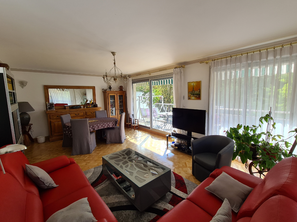 Appartement 5 pièces en centre ville avec ascenseur