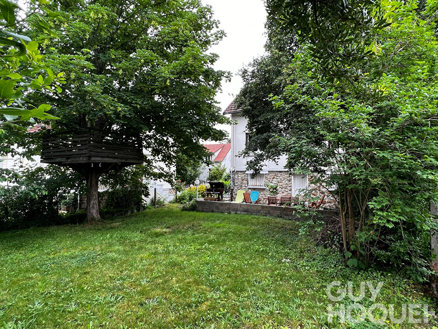 Gare, écoles et commerces à 2 pas !