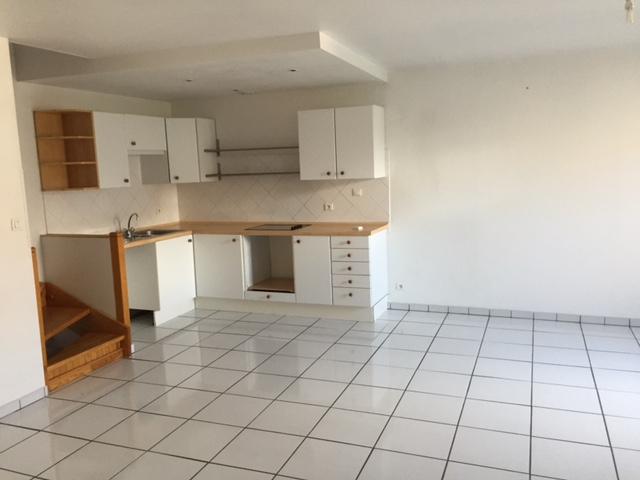 BEGLES à louer échoppe T3