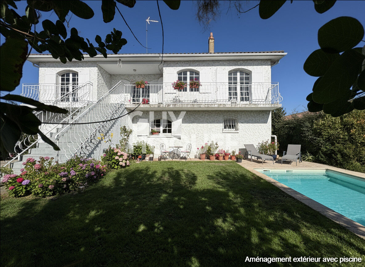 À vendre : Maison spacieuse de 6 pièces à Villenave d'Ornon !