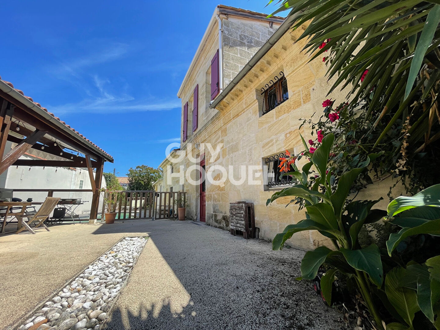 Maison en pierre de plus de 200 m² à saisir!