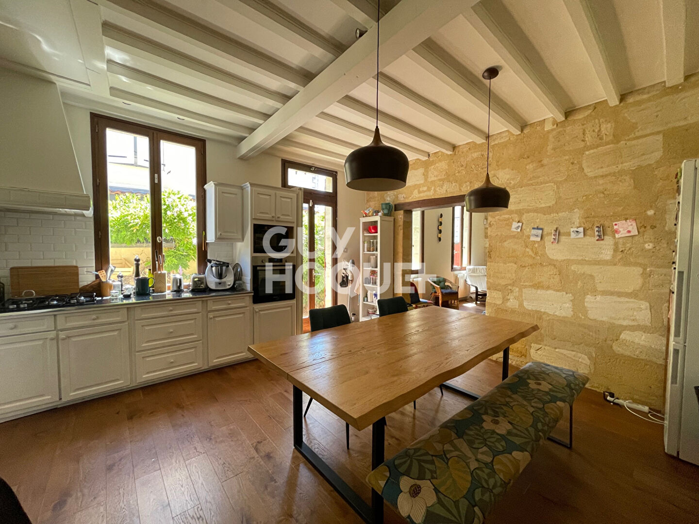 Maison en pierre de plus de 200 m² à saisir!