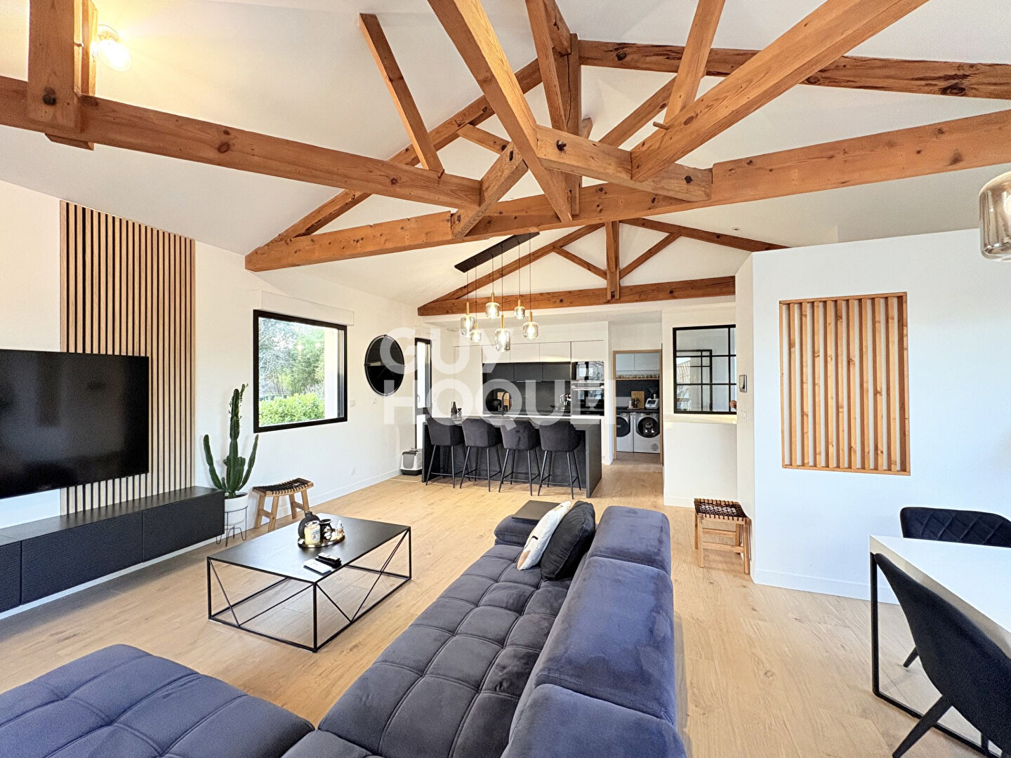 Exclusivité coup de coeur assuré pour cette belle contemporaine!