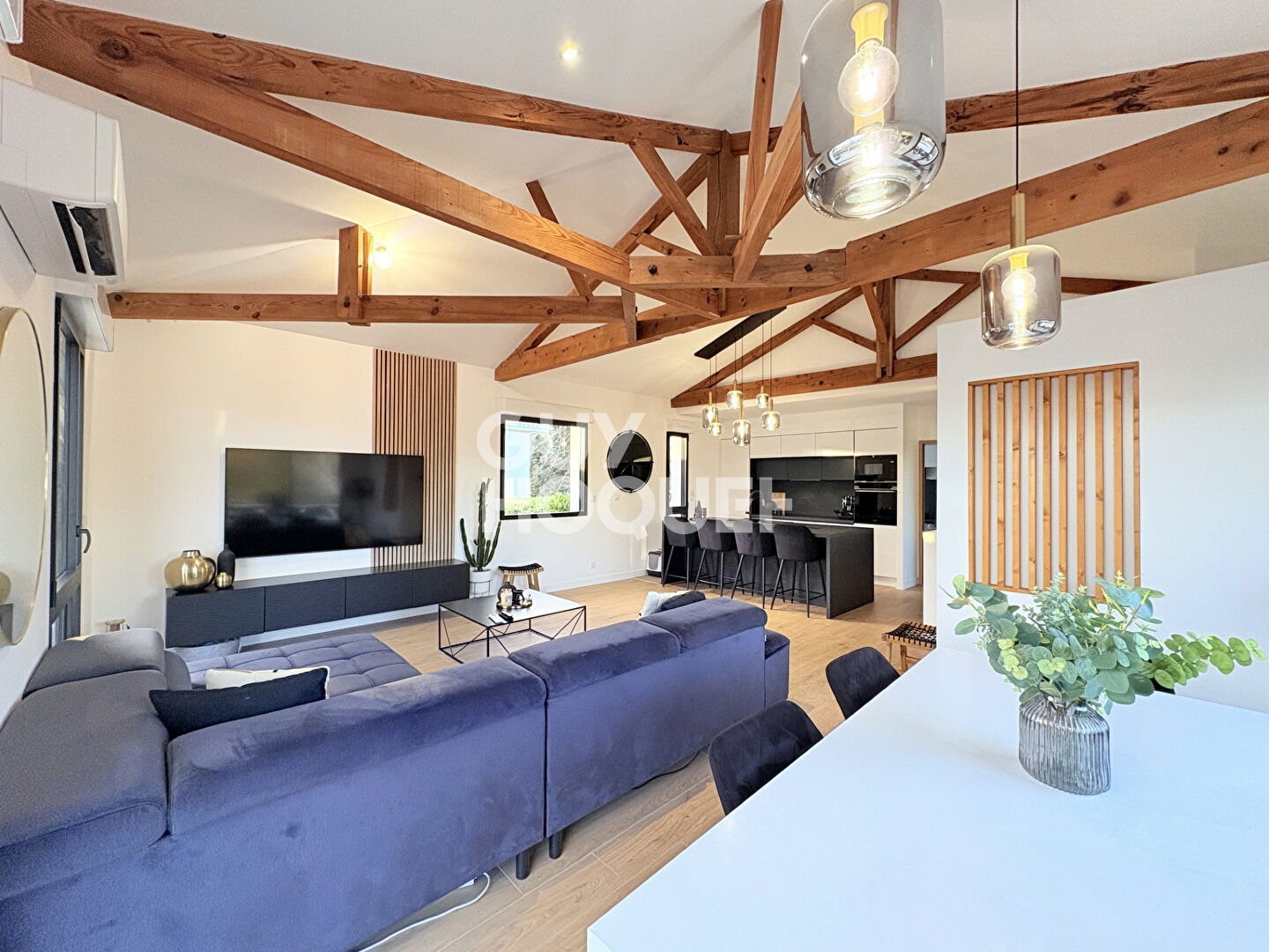 Exclusivité coup de coeur assuré pour cette belle contemporaine!