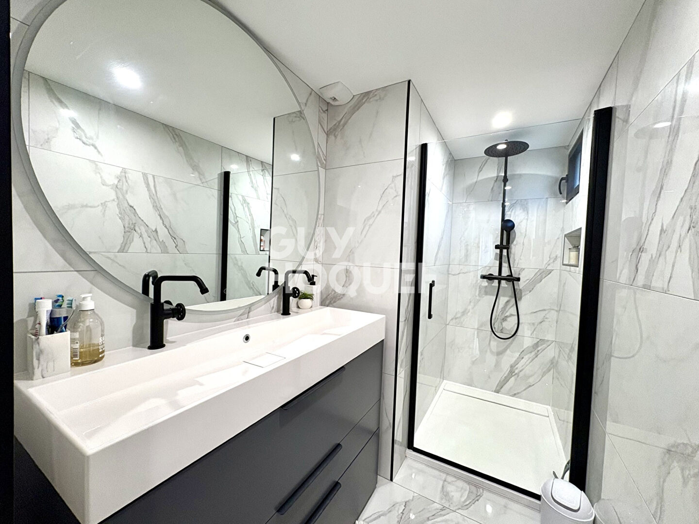 Exclusivité coup de coeur assuré pour cette belle contemporaine!