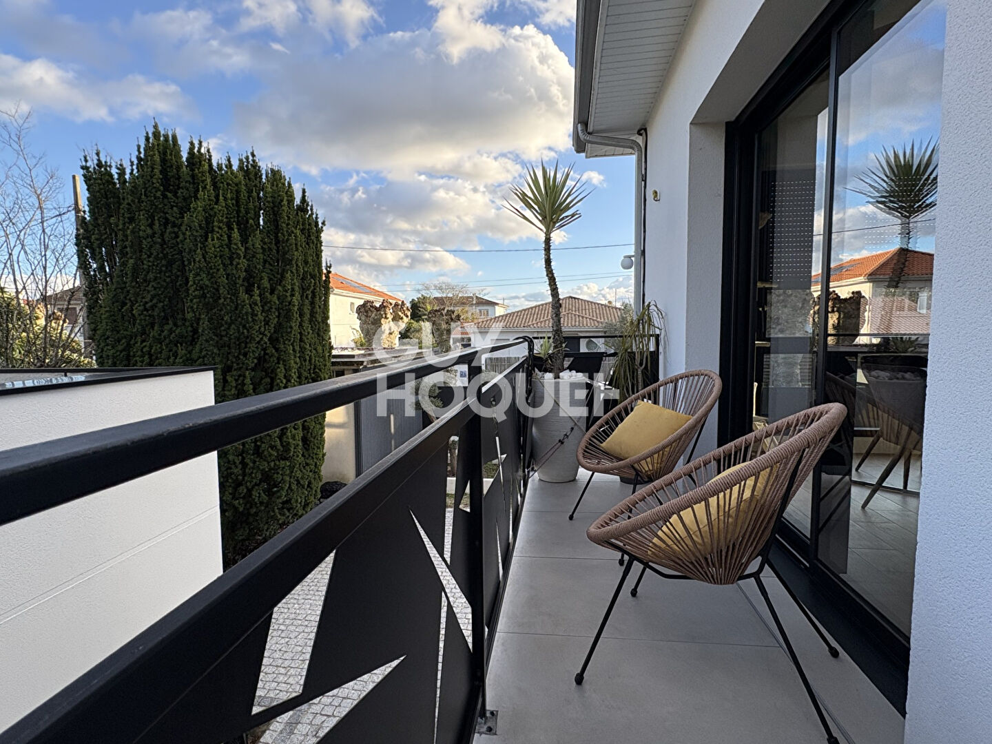 Exclusivité coup de coeur assuré pour cette belle contemporaine!