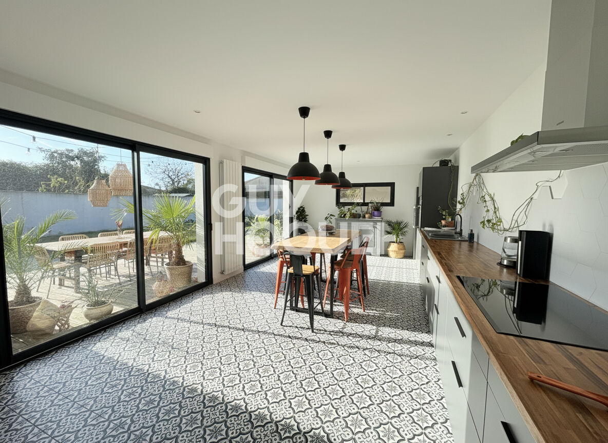 EXCLUSIVITE Chez Guy Hoquet Très belle maison entièrement rénovée, véritable coup de coeur !