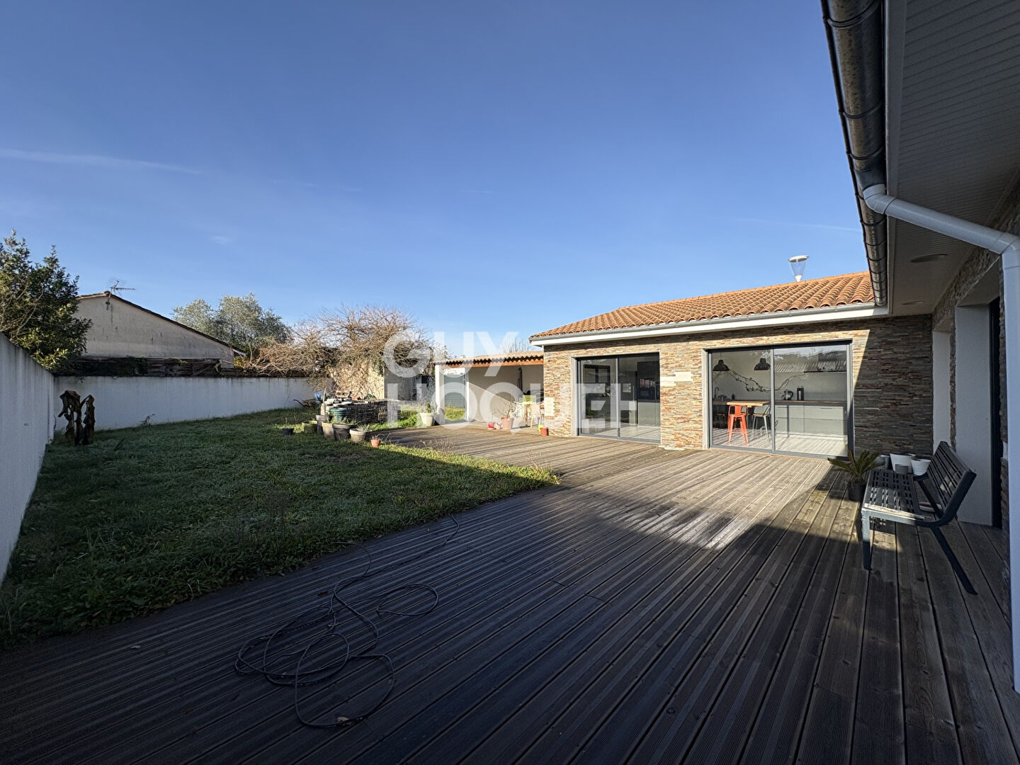 EXCLUSIVITE Chez Guy Hoquet Très belle maison entièrement rénovée, véritable coup de coeur !