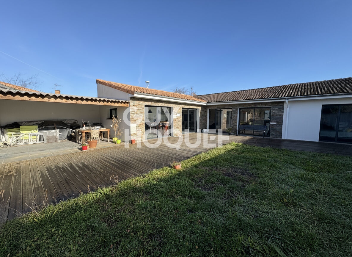 EXCLUSIVITE Chez Guy Hoquet Très belle maison entièrement rénovée, véritable coup de coeur !