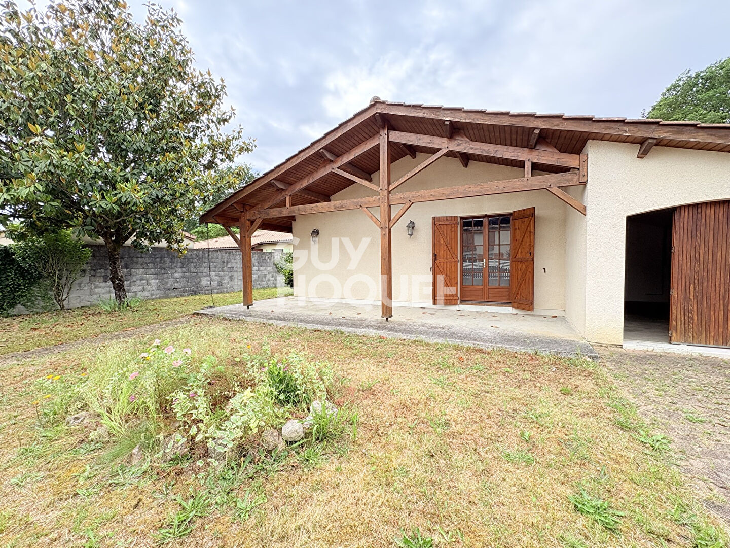 Exclusivité - MAISON PLAIN-PIED NON MITOYENNE T4 + GARAGE ET GRAND TERRAIN