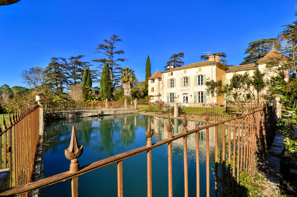 Un château en Provence Verte et son orangerie du 19ème Brignoles 83170