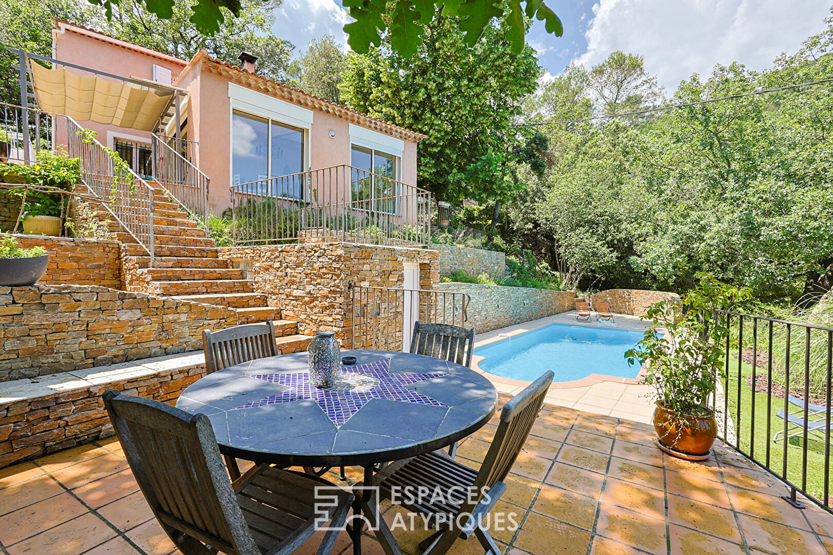 Photo Maison singulière en restanque et ses dépendances insolites image 2/6