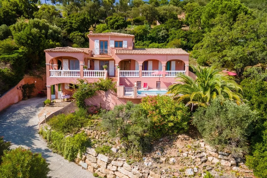 Photo Villa provençale de caractère avec superbe vue mer image 2/5