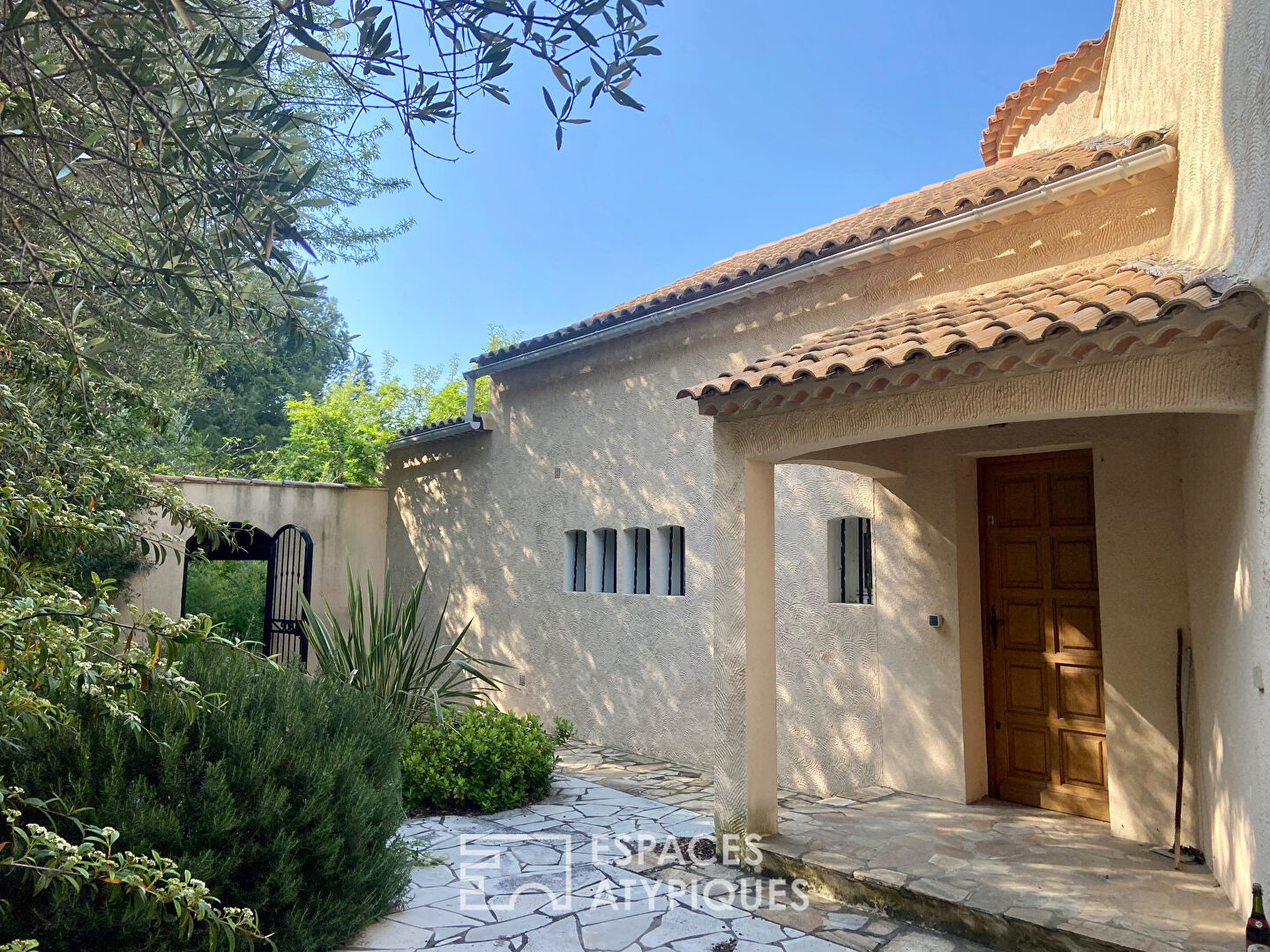 Maison traditionnelle avec jardin