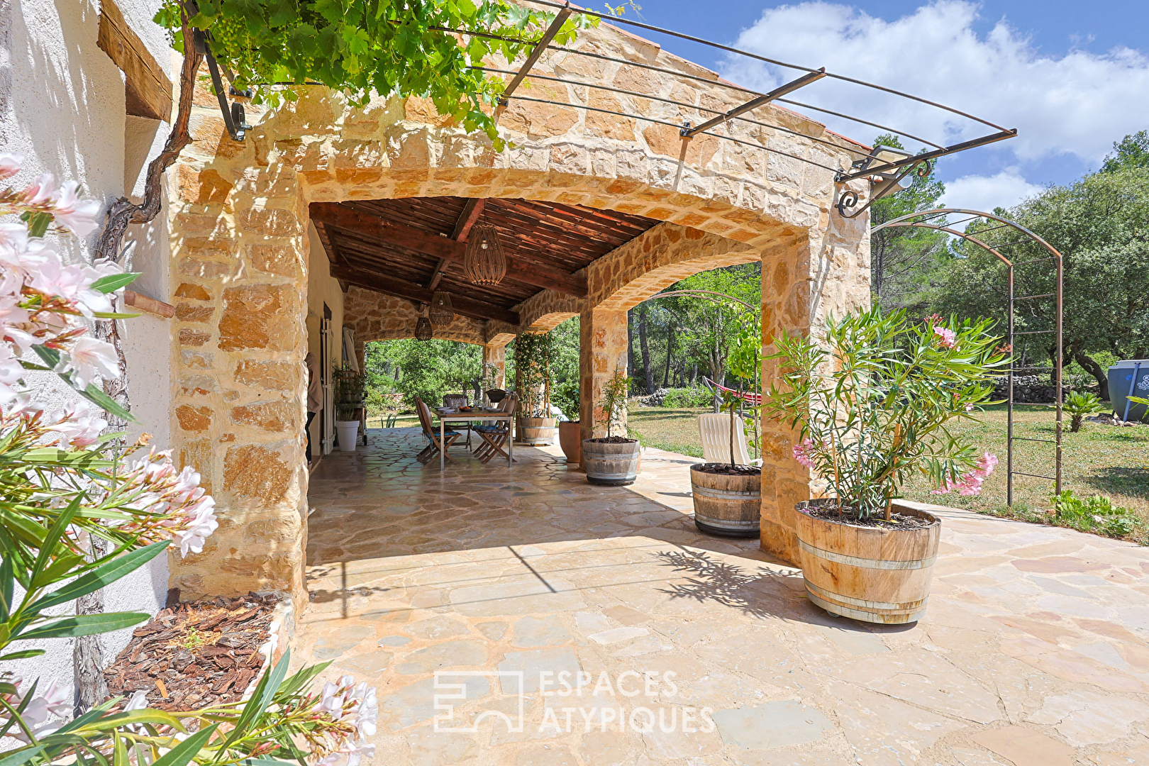 Maison de charme dans son écrin de verdure