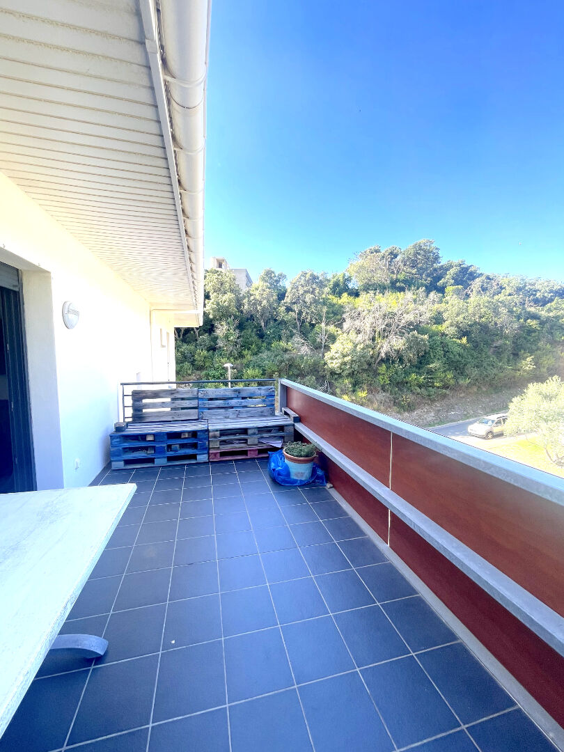 Photo Grand Studio avec terrasse et stationnement image 1/6