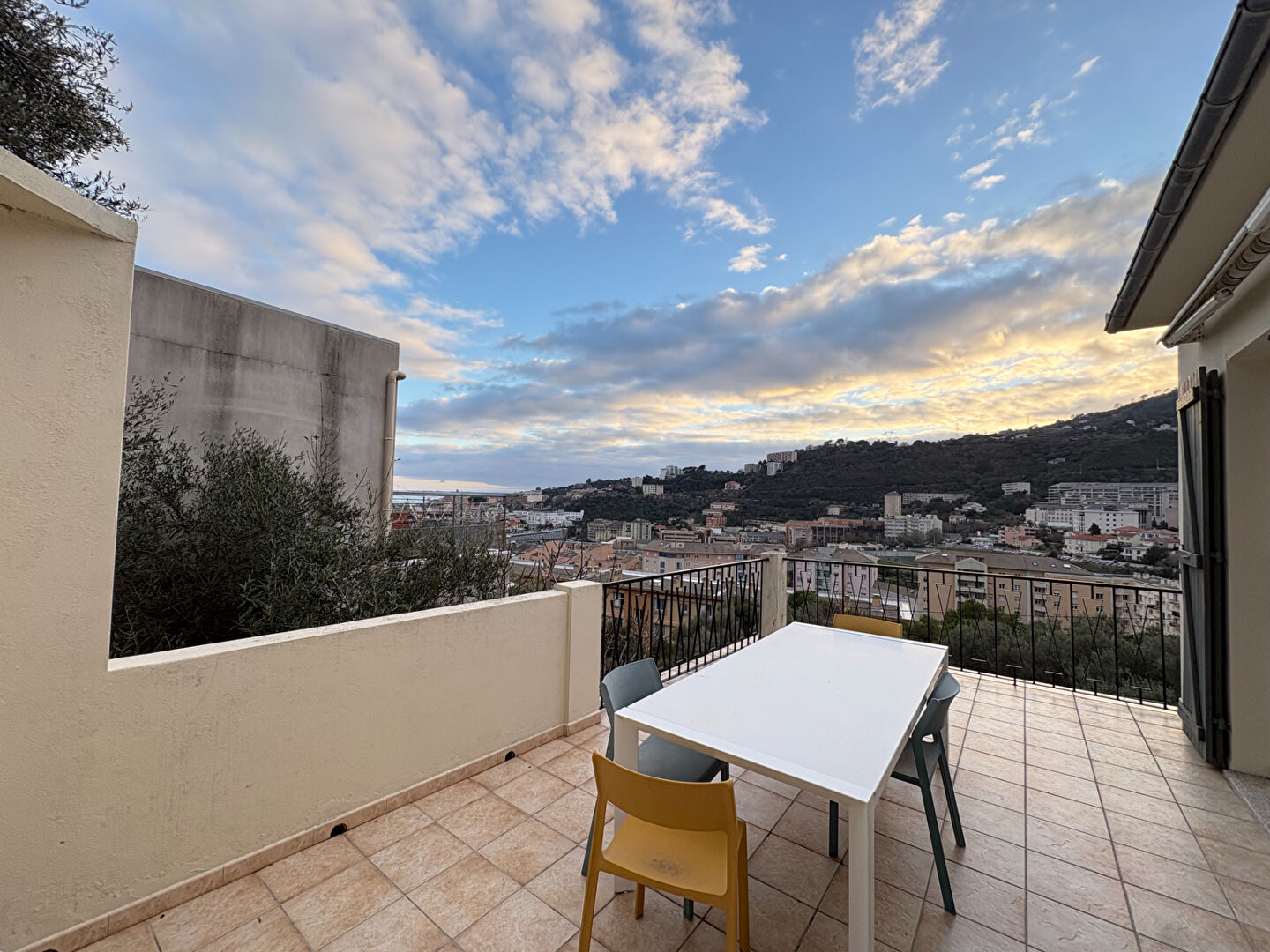 Photo Hauteurs Bastia- T4 meublé - Vue mer image 1/6